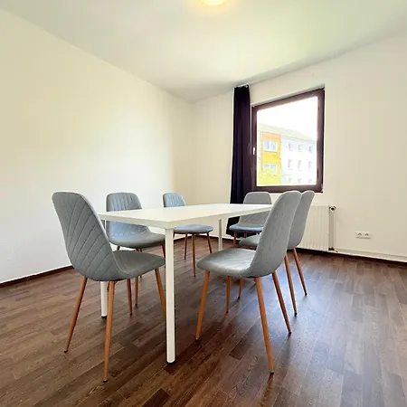 Fuer Firmen & Monteure Zentral In *